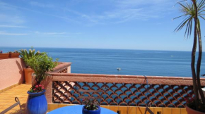 Maison sur la roche, sublime vue mer, classée 5 étoiles, quartier historique, tout confort, au calme et parking privé